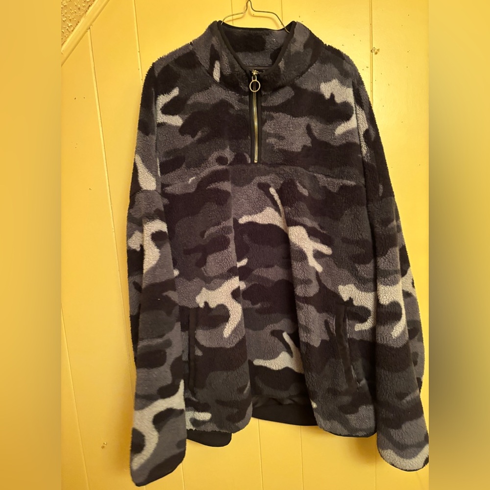 Time and Tru Black Fleece Jacket Size 3X(24w-26w).
100% Polyester
